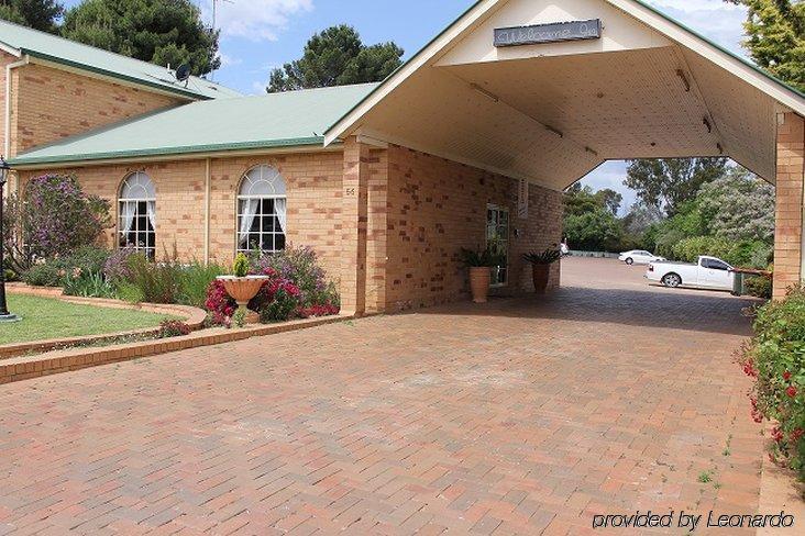 North Parkes Motel Exteriör bild